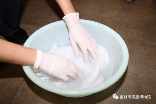 染料溶解在水中给布染色的视频_染料溶液-图1