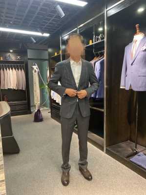 万达西服品牌吗,万达穿西服的是干嘛的 -图2