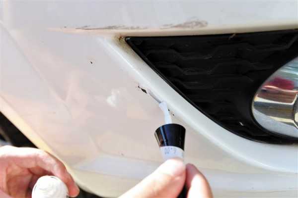 白色指甲油涂抹汽车刮痕-珍珠白指甲油修复汽车划痕-图1